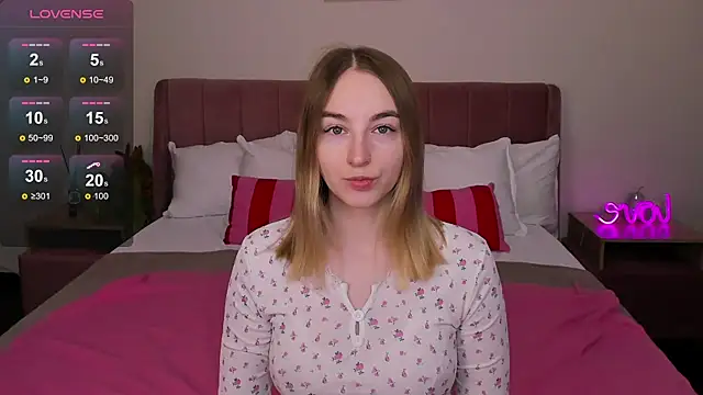 Snapshot of Shy_Polly chatting on January 17, 2026, 12:04 am Shy Polly online show from January 17, 2026, 12:04 am