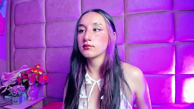 CharlotteStuart online show from March 10, 2026, 3:32 am