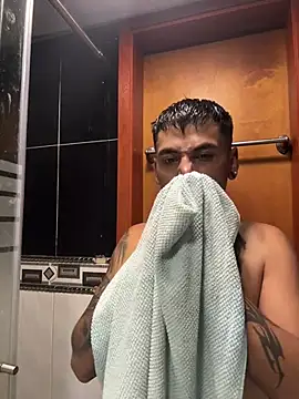 1Panini21 online show from April 22, 2026, 7:42 pm