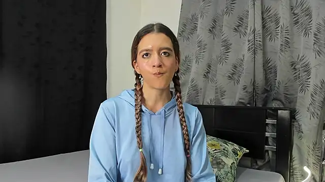 Violeta Gracee online show from March 29, 2026, 2:24 am