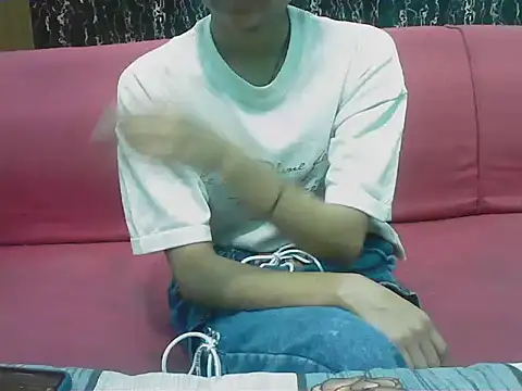 hello baby01 online show from April 11, 2026, 3:38 pm