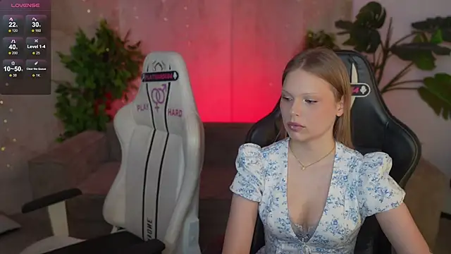 Snapshot of Charlotte_Dreams chatting on July 30, 2026, 2:49 pm Charlotte Dreams online show from July 30, 2026, 2:49 pm