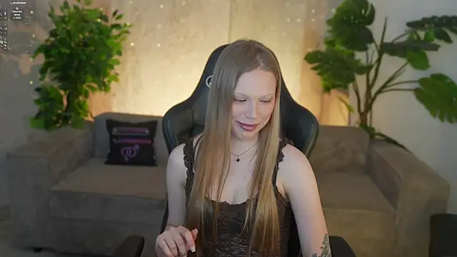 Snapshot of Charlotte_Dreams chatting on June 27, 2026, 10:43 am Charlotte Dreams online show from June 27, 2026, 10:43 am