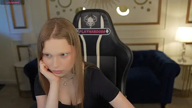 Snapshot of Charlotte_Dreams chatting on June 30, 2026, 3:34 pm Charlotte Dreams online show from June 30, 2026, 3:34 pm