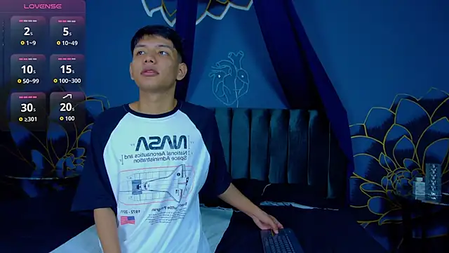 Snapshot of Liam_Sinclair chatting on December 1, 2025, 12:17 pm Liam Sinclair online show from December 1, 2025, 12:17 pm