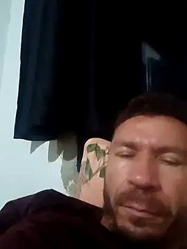 RobertoLuiz84 online show from April 21, 2026, 11:11 pm