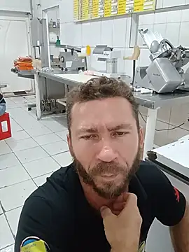 RobertoLuiz84 online show from May 13, 2026, 4:47 pm