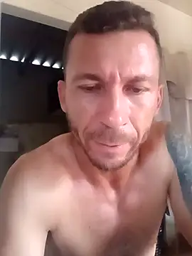 Snapshot of RobertoLuiz84 chatting on February 14, 2026, 8:20 pm RobertoLuiz84 online show from February 14, 2026, 8:20 pm