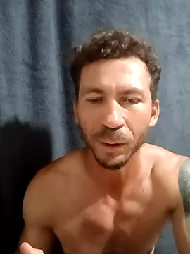 Snapshot of RobertoLuiz84 chatting on February 4, 2026, 12:05 am RobertoLuiz84 online show from February 4, 2026, 12:05 am