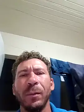 Snapshot of RobertoLuiz84 chatting on February 3, 2026, 6:22 am RobertoLuiz84 online show from February 3, 2026, 6:22 am