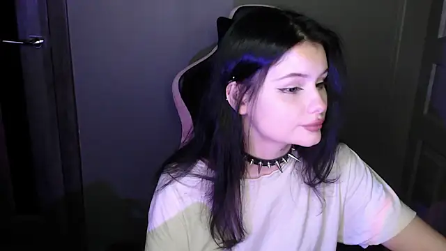 Moon raven online show from February 18, 2026, 2:31 am