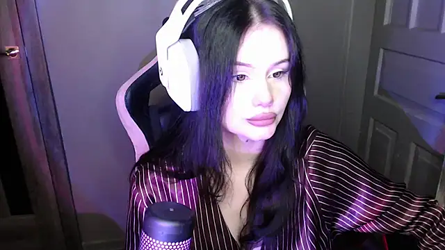 Moon raven online show from December 16, 2025, 3:49 pm