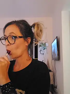 KnotBabe online show from November 26, 2025, 4:34 am