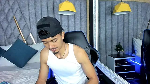 NicolaiKarav online show from January 7, 2026, 2:33 pm