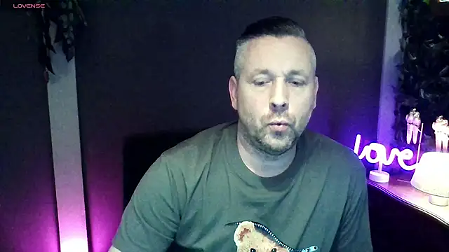 Snapshot of Hunter_Fl chatting on November 27, 2025, 5:02 pm Hunter Fl online show from November 27, 2025, 5:02 pm