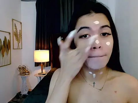 hollyyumiloove online show from February 5, 2026, 5:09 pm