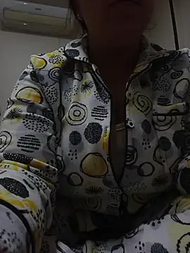 Honeygirl100 online show from January 13, 2026, 7:40 pm