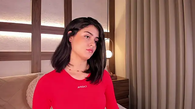 SarhaVega online show from December 18, 2025, 1:37 pm