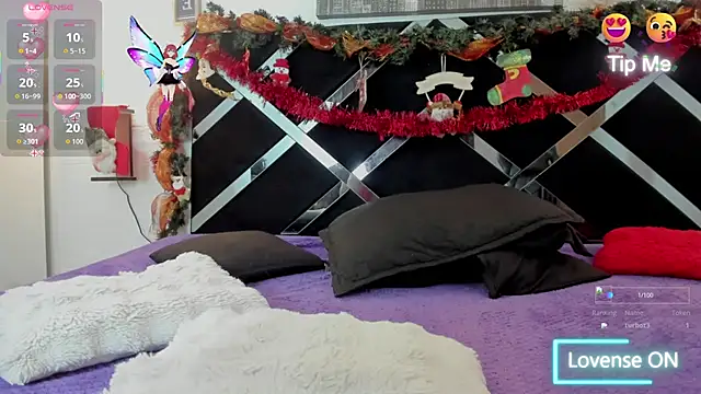 mask red girl online show from December 4, 2025, 12:59 pm