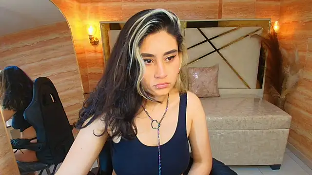 Snapshot of sofi_r_ chatting on February 19, 2026, 1:19 pm sofi r online show from February 19, 2026, 1:19 pm