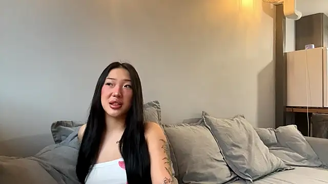 Snapshot of EIeniVanwart chatting on November 26, 2025, 7:52 am EIeniVanwart online show from November 26, 2025, 7:52 am