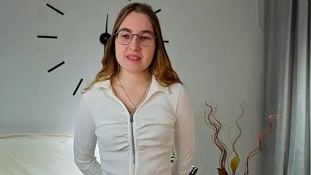 Snapshot of DebbraBickler chatting on November 30, 2025, 6:19 pm DebbraBickler online show from November 30, 2025, 6:19 pm