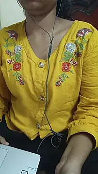 SameeraReddy19 online show from May 6, 2026, 8:18 am