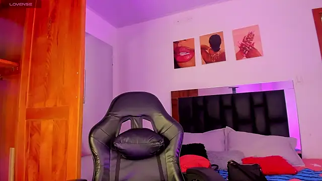 ValeryTs1 online show from April 18, 2026, 6:32 pm