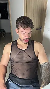 Valenthino Salvatore online show from November 30, 2025, 3:51 am