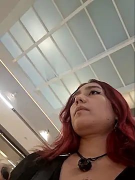 Eveeelyn25 online show from December 4, 2025, 11:37 pm