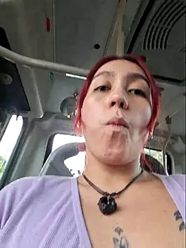 Snapshot of Eveeelyn25 chatting on November 22, 2025, 8:29 pm Eveeelyn25 online show from November 22, 2025, 8:29 pm