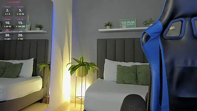 lindaa natashaa  online show from November 28, 2025, 2:23 am