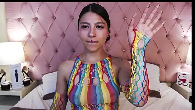 Snapshot of Hillary_Thomson chatting on November 25, 2025, 3:12 pm Hillary Thomson online show from November 25, 2025, 3:12 pm