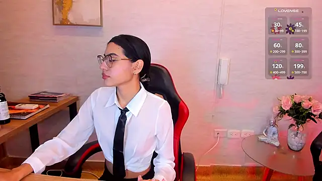 Snapshot of VanessaBoch chatting on May 17, 2026, 7:47 pm VanessaBoch online show from May 17, 2026, 7:47 pm