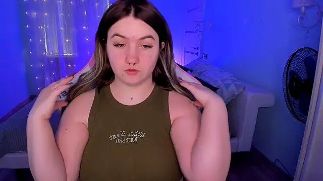 lovelyy julia online show from February 21, 2026, 5:20 am