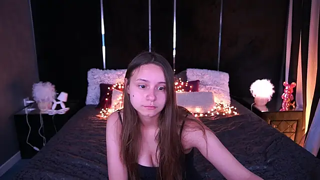 Snapshot of TinyNatalie chatting on June 21, 2026, 6:41 am TinyNatalie online show from June 21, 2026, 6:41 am