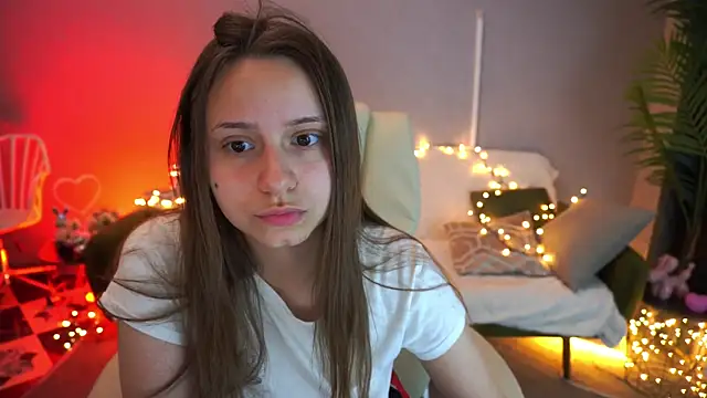 Snapshot of TinyNatalie chatting on May 16, 2026, 8:41 pm TinyNatalie online show from May 16, 2026, 8:41 pm
