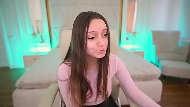 TinyNatalie online show from March 26, 2026, 1:53 pm