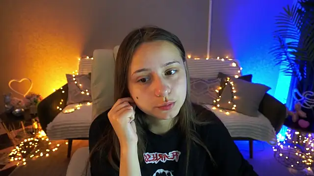 Snapshot of TinyNatalie chatting on May 17, 2026, 8:20 pm TinyNatalie online show from May 17, 2026, 8:20 pm