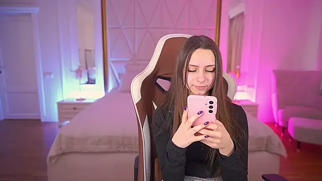 TinyNatalie online show from February 12, 2026, 8:03 am