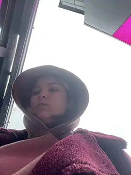 KateBurlesk online show from March 4, 2026, 9:06 am