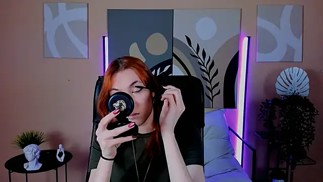 Snapshot of SierraHarper chatting on December 1, 2025, 7:31 am SierraHarper online show from December 1, 2025, 7:31 am