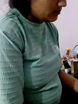 Snapshot of Hot_hania chatting on December 1, 2025, 3:29 am Hot hania online show from December 1, 2025, 3:29 am