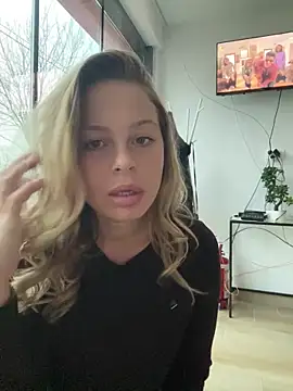 Snapshot of KateAllyaa chatting on February 17, 2026, 6:44 am KateAllyaa online show from February 17, 2026, 6:44 am