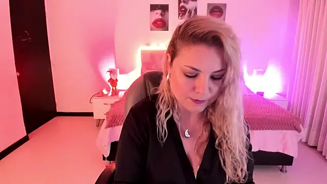 Violeta Hotter online show from December 18, 2025, 11:25 am