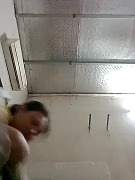 lynae-0 online show from November 28, 2025, 8:31 pm