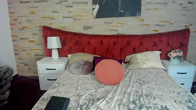 Snapshot of YasmineSly chatting on November 26, 2025, 8:53 pm YasmineSly online show from November 26, 2025, 8:53 pm