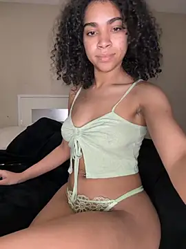 Snapshot of Kiki_hammyy chatting on February 19, 2026, 2:52 am Kiki hammyy online show from February 19, 2026, 2:52 am