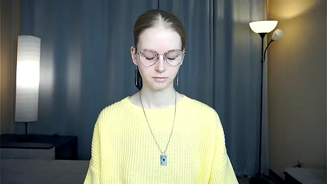 ToyaPletz online show from December 3, 2025, 5:01 pm