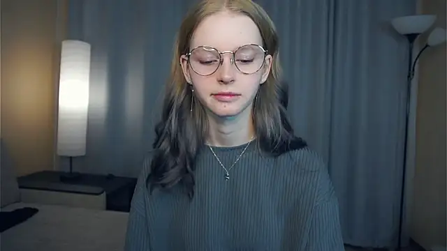 Snapshot of ToyaPletz chatting on November 29, 2025, 5:24 pm ToyaPletz online show from November 29, 2025, 5:24 pm